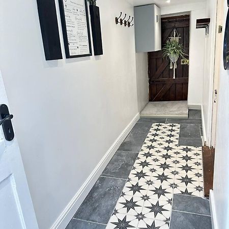Cosy Stylish Studio Apartment Trowbridge Exterior photo