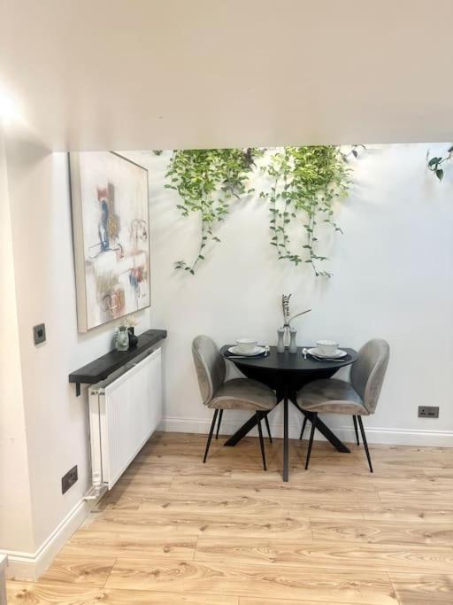 Cosy Stylish Studio Apartment Trowbridge Exterior photo