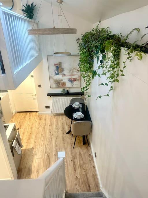 Cosy Stylish Studio Apartment Trowbridge Exterior photo